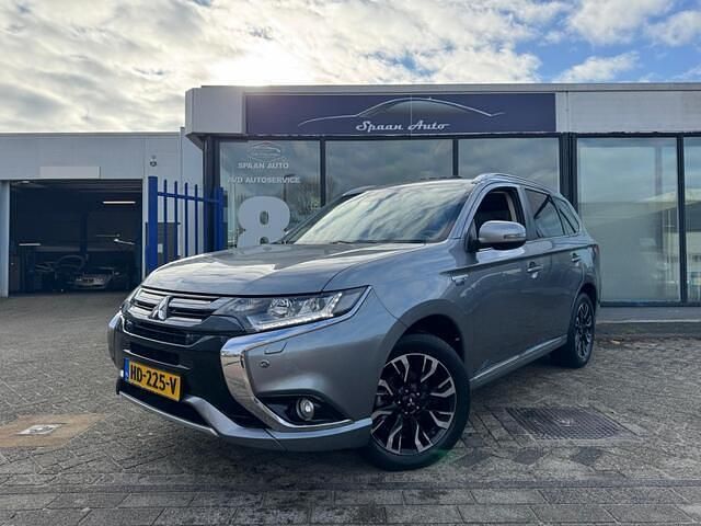 Grijs Gebruikt 2015 Mitsubishi Outlander Instyle SUV | € 14.995 (Iets duurder) - Afbeelding 1/4