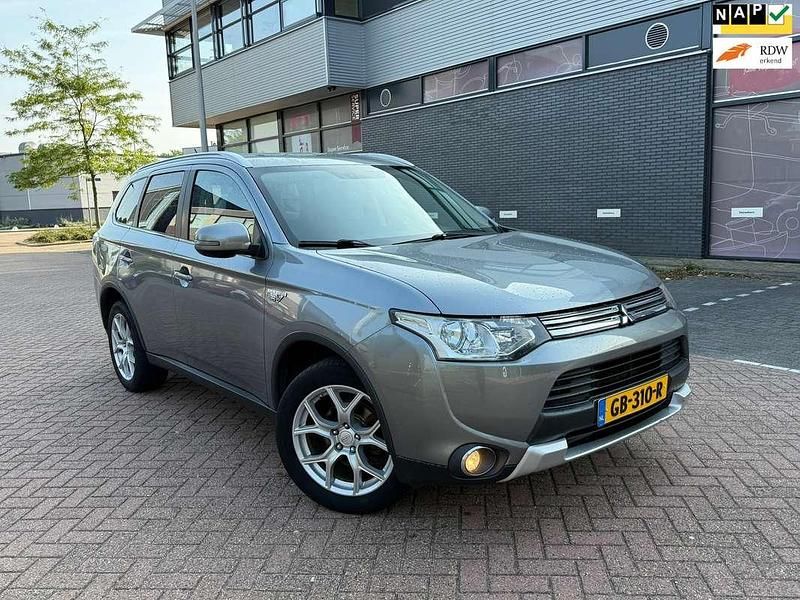 Grijs Gebruikt 2015 Mitsubishi Outlander P-HEV Edition SUV | € 8.799 (Super prijs) - Afbeelding 1/4