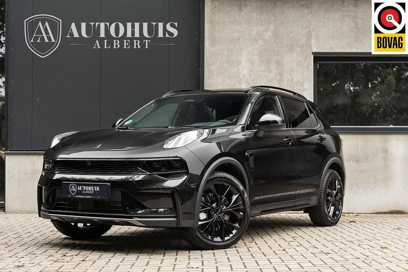 Zwart Gebruikt 2025 Lynk & Co 01 SUV | € 42.450 - Afbeelding 1/4