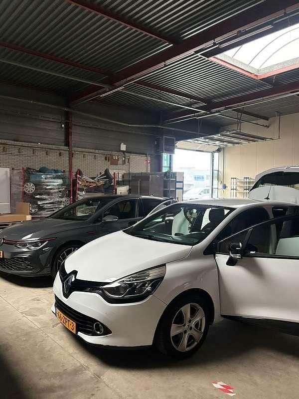 Wit Gebruikt 2013 Renault Clio IV Expression Hatchback | € 6.000 (Iets duurder) - Afbeelding 1/4