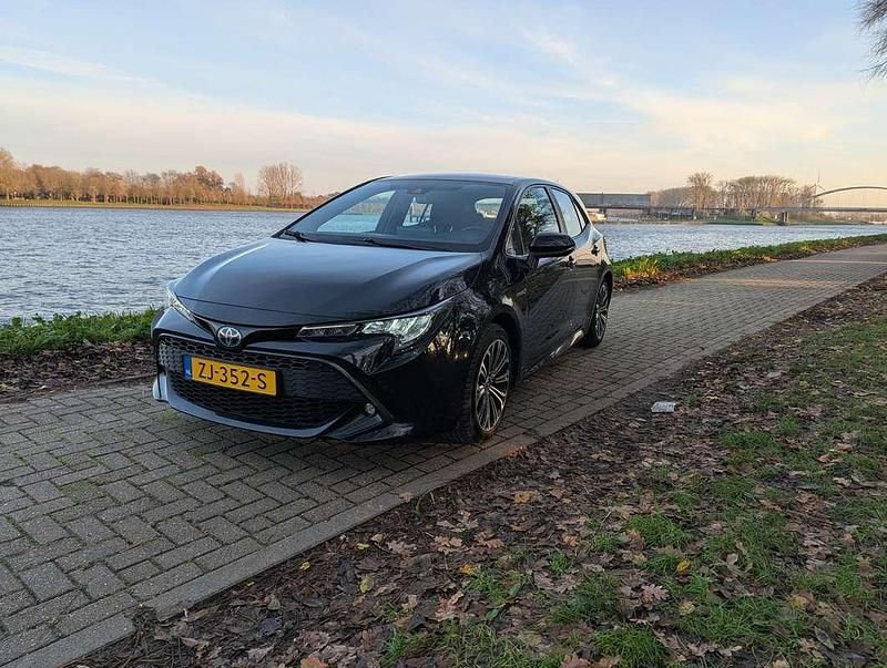 Zwart Occasion 2019 Toyota Corolla Edition Hatchback | € 19.200 (Eerlijke prijs) - Afbeelding 1/4