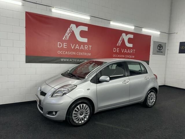 Grijs Gebruikt 2011 Toyota Yaris Hatchback | € 6.999 (Eerlijke prijs) - Afbeelding 1/4