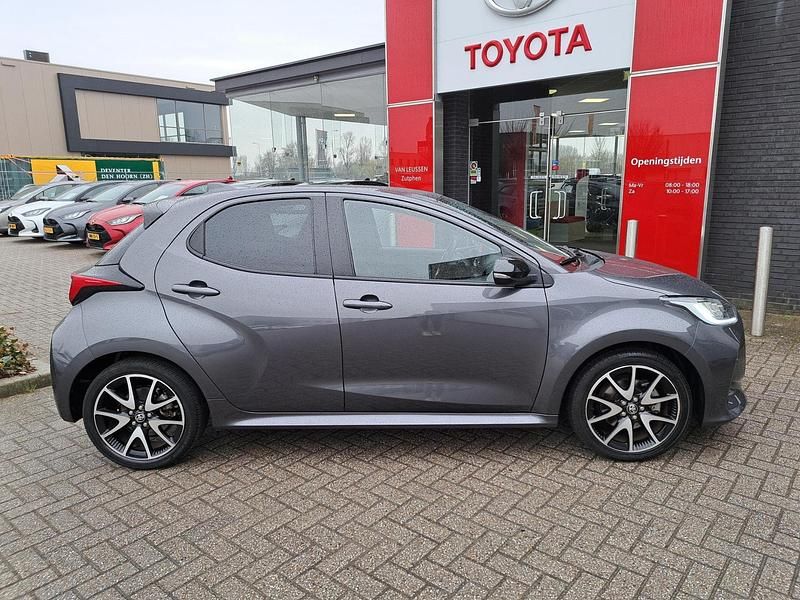 Occasion Toyota Yaris Executive 116 PK (85 kW) 2022 Grijs Hatchback