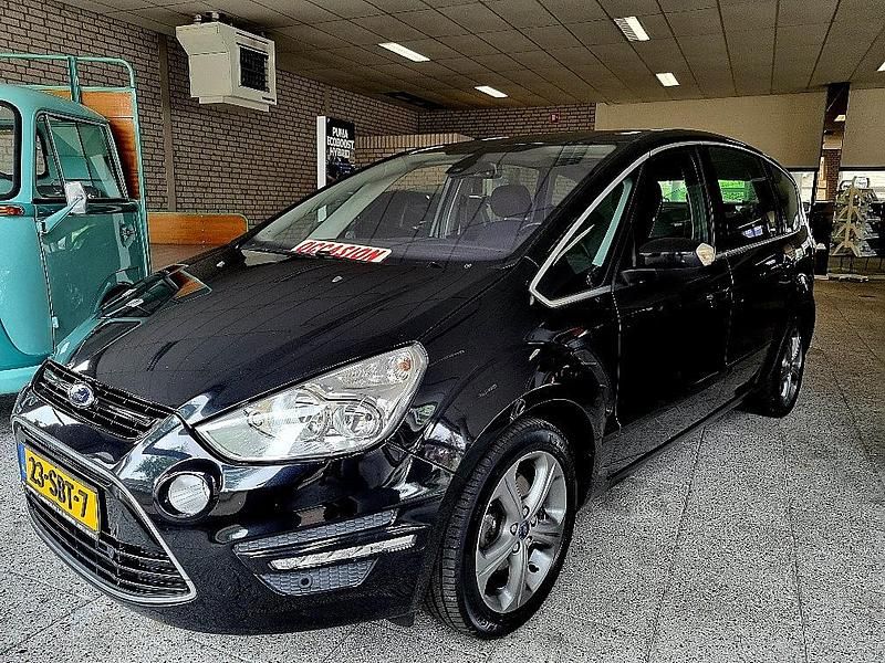 Zwart Occasion 2011 Ford S-MAX Titanium MPV | € 9.000 - Afbeelding 1/4