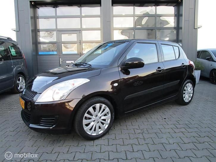 Bruin Gebruikt 2013 Suzuki Swift Hatchback | € 4.950 (Eerlijke prijs) - Afbeelding 1/4