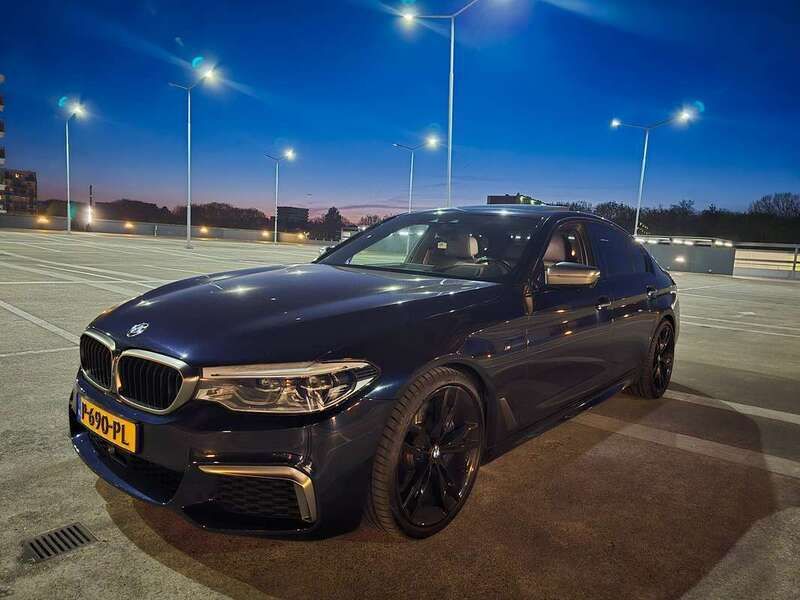 Blauw Gebruikt 2017 BMW M550 Sedan | € 42.500 (Goede deal) - Afbeelding 1/4