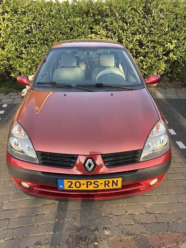 Rood Gebruikt 2004 Renault Clio II Hatchback | € 1.400 (Super prijs) - Afbeelding 1/4