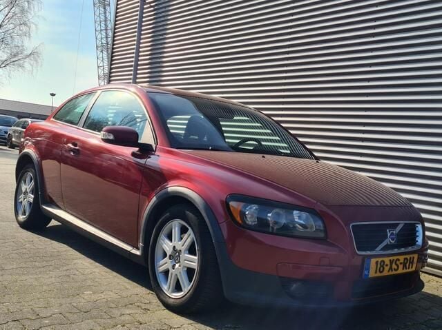 Occasion Volvo C30 Momentum 136 PK (100 kW) 2007 Rood, metallic lak Hatchback