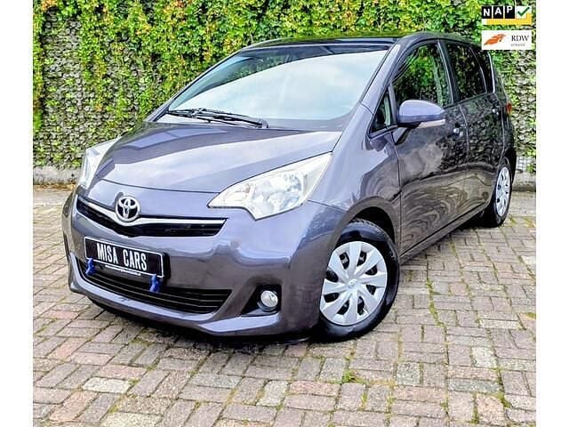 Grijs Occasion 2012 Toyota Verso-S MPV | € 9.699 (Eerlijke prijs) - Afbeelding 1/4