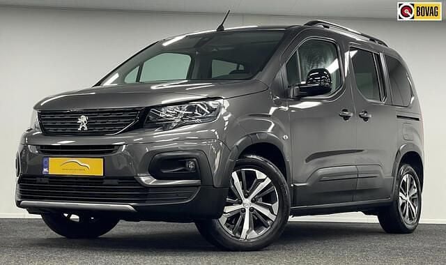 Grijs Gebruikt 2021 Peugeot Rifter GT-line MPV | € 25.995 (Goede deal) - Afbeelding 1/2