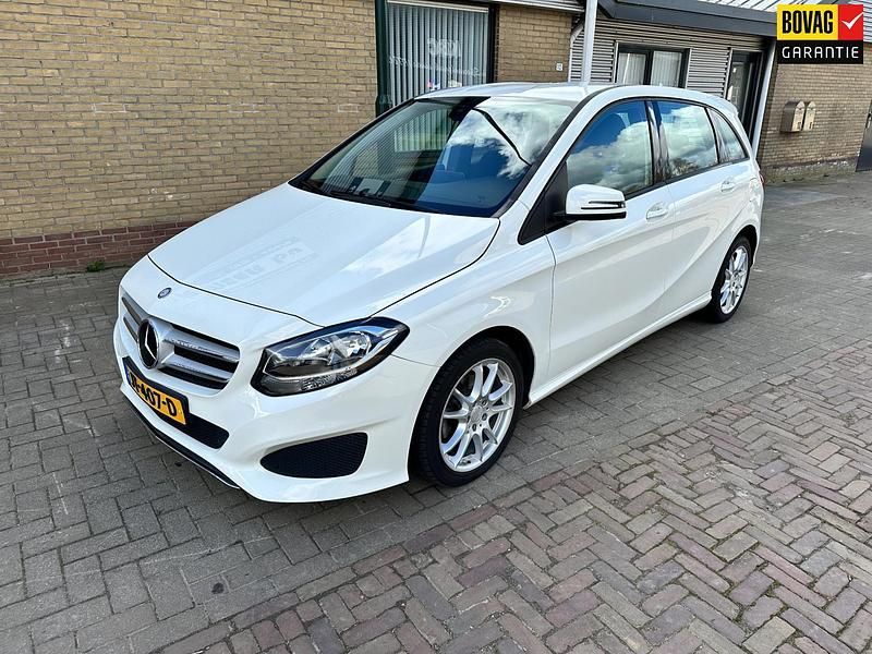 Wit Gebruikt 2016 Mercedes B160 MPV | € 15.450 - Afbeelding 1/4