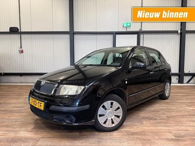 Zwart Occasion 2007 Skoda Fabia Hatchback | € 2.290 (Eerlijke prijs) - Afbeelding 1/4