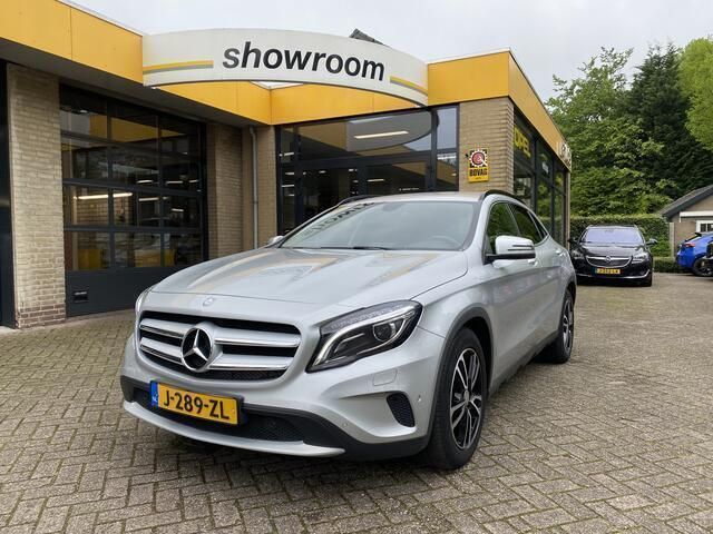 Grijs, metallic lak Gebruikt 2015 Mercedes GLA200 Ambition SUV | € 17.995 (Goede deal) - Afbeelding 1/4