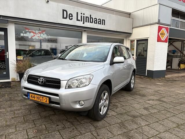 Grijs (metallic) Gebruikt 2007 Toyota RAV4 Terra SUV | € 11.500 (Iets duurder) - Afbeelding 1/4