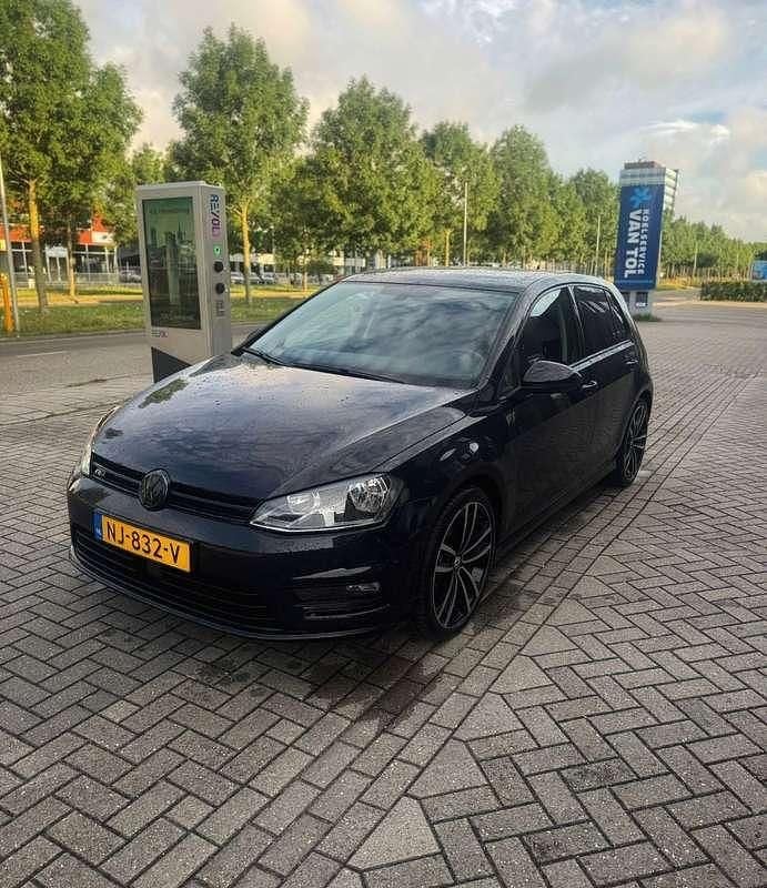 Zwart Gebruikt 2017 VW Golf VII R-line Stationwagen | € 12.800 (Goede deal) - Afbeelding 1/4