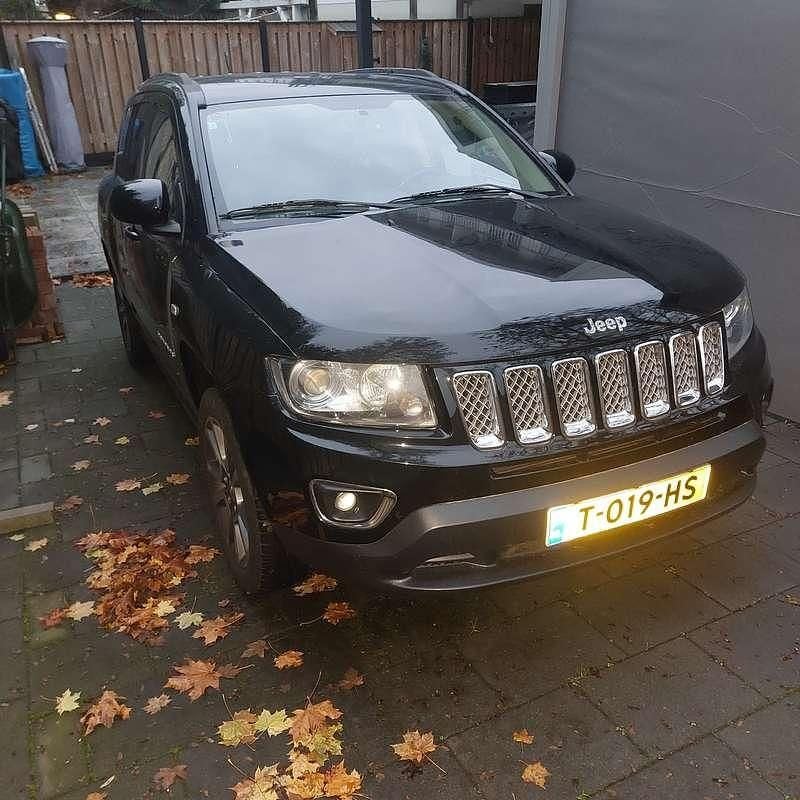 Zwart Occasion 2014 Jeep Compass Limited SUV | € 11.495 (Eerlijke prijs) - Afbeelding 1/4