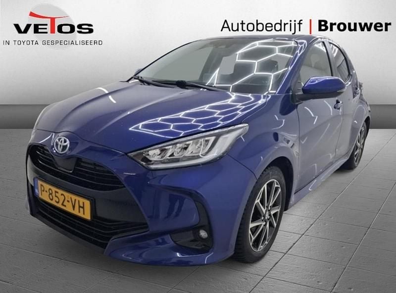 Blauw Occasion 2022 Toyota Yaris Hybrid Hatchback | € 20.900 (Eerlijke prijs) - Afbeelding 1/4