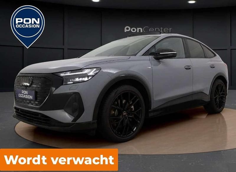 Grijs Occasion 2025 Audi Q4 Sportback e-tron S-Line SUV | € 52.950 (Duur) - Afbeelding 1/3