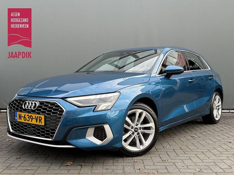 Blauw Occasion 2022 Audi A3 Sportback Advanced Hatchback | € 18.899 (Eerlijke prijs) - Afbeelding 1/4