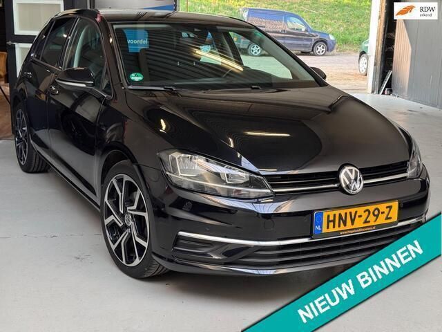 Zwart Gebruikt 2019 VW Golf VII Highline Hatchback | € 15.950 (Eerlijke prijs) - Afbeelding 1/4