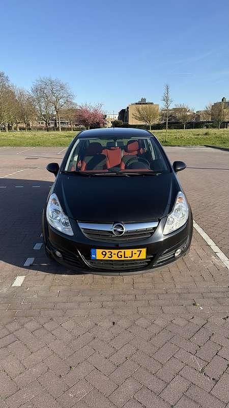 Zwart Gebruikt 2008 Opel Corsa Enjoy MPV | € 4.500 (Iets duurder) - Afbeelding 1/4