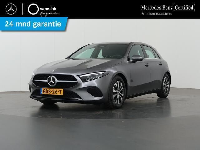 Grijs Gebruikt 2024 Mercedes A180 Edition Hatchback | € 32.850 (Eerlijke prijs) - Afbeelding 1/4