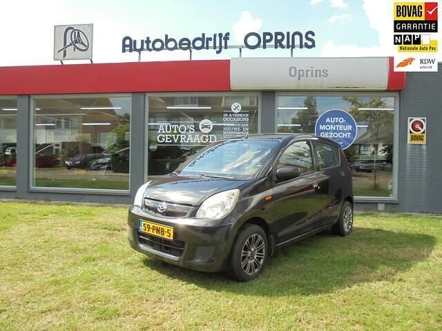 Zwart Gebruikt 2011 Daihatsu Cuore Hatchback | € 4.750 (Duur) - Afbeelding 1/4
