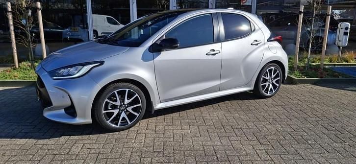 Occasion Toyota Yaris Executive 93 PK (68 kW) 2020 Grijs Hatchback