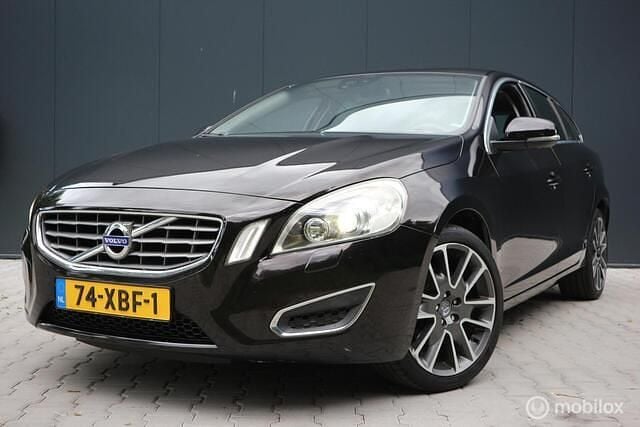 Zwart Occasion 2012 Volvo V60 Summum Stationwagen | € 7.900 (Eerlijke prijs) - Afbeelding 1/4