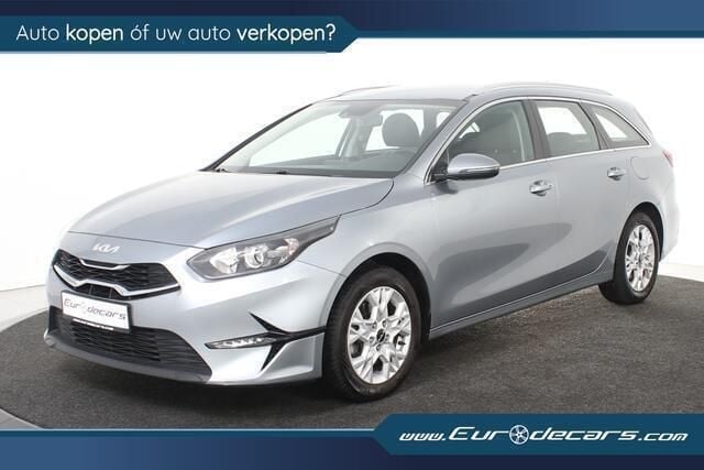Grijs, metallic lak Gebruikt 2023 Kia Ceed Sportswagon Stationwagen | € 18.850 (Goede deal) - Afbeelding 1/4