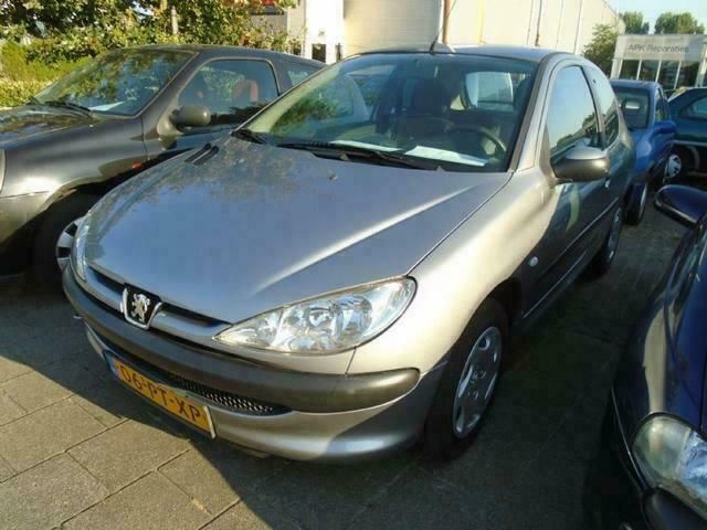 Occasion Peugeot 206 69 PK (50 kW) 2000 Zilver Hatchback