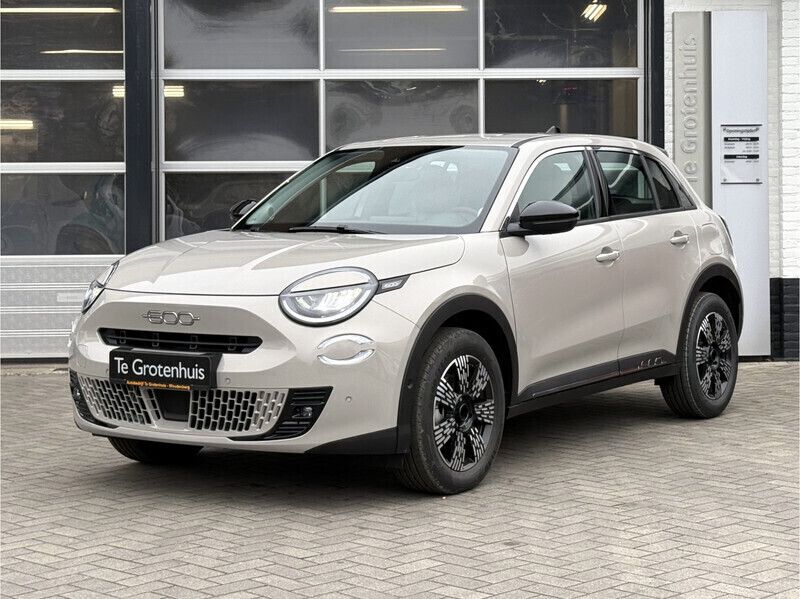 Beige Nieuw 2025 Fiat 600 Urban SUV | € 33.995 (Eerlijke prijs) - Afbeelding 1/4