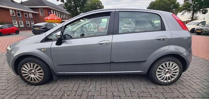 Grijs Occasion 2006 Fiat Punto Hatchback | € 1.499 (Eerlijke prijs) - Afbeelding 1/4