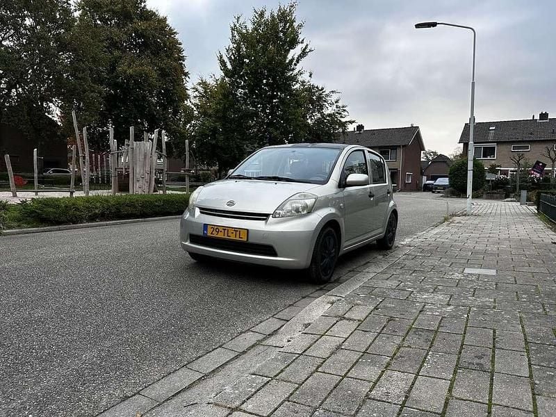 Beige Gebruikt 2006 Daihatsu Sirion Hatchback | € 1.350 (Super prijs) - Afbeelding 1/4