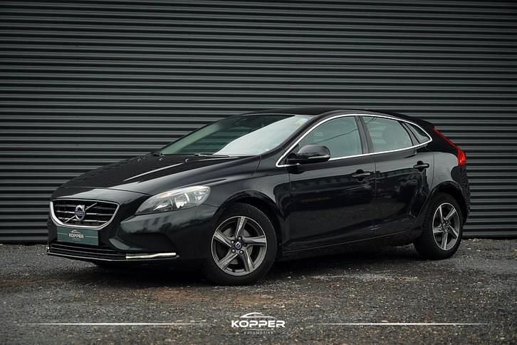 Zwart Gebruikt 2013 Volvo V40 Summum Hatchback | € 4.250 (Iets duurder) - Afbeelding 1/4