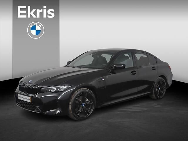Zwart Gebruikt 2024 BMW 330 M Sport Sedan | € 43.900 (Eerlijke prijs) - Afbeelding 1/4