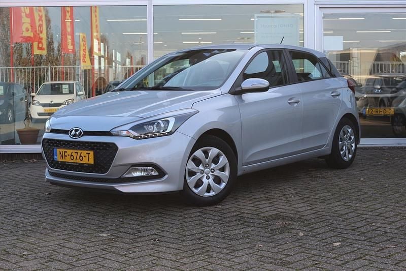 Grijs Gebruikt 2016 Hyundai i20 Hatchback | € 8.950 (Goede deal) - Afbeelding 1/4