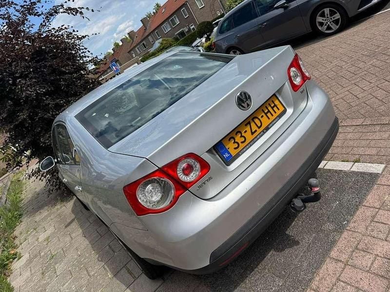 Zilver Gebruikt 2008 VW Jetta Comfortline Sedan | € 2.000 (Eerlijke prijs) - Afbeelding 1/4