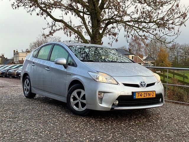 Grijs (metallic) Occasion 2012 Toyota Prius Comfort Hatchback | € 8.975 (Eerlijke prijs) - Afbeelding 1/4