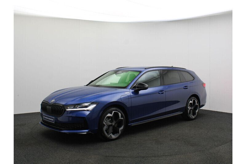 Grijs Nieuw 2025 Skoda Superb Business Line Stationwagen | € 54.013 (Eerlijke prijs) - Afbeelding 1/4