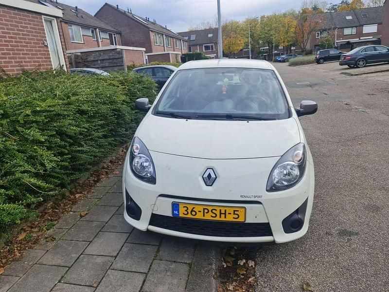 Wit Occasion 2011 Renault Twingo Authentique Hatchback | € 3.650 (Eerlijke prijs) - Afbeelding 1/4