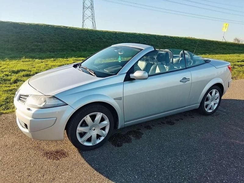 Zilver Gebruikt 2007 Renault Mégane Cabriolet Cabriolet | € 2.000 (Goede deal) - Afbeelding 1/4