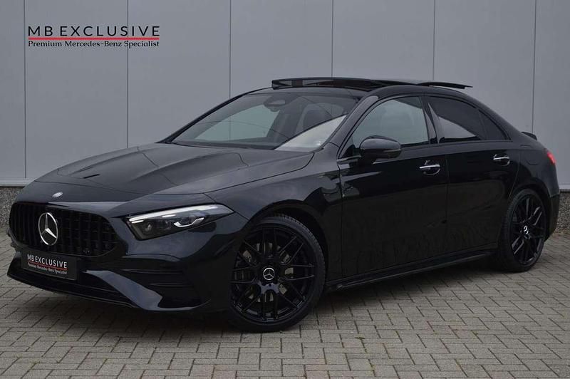 Zwart Gebruikt 2024 Mercedes A35 AMG AMG Hatchback | € 47.990 - Afbeelding 1/4