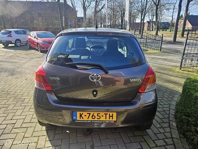 Occasion Toyota Yaris 101 PK (74 kW) 2009 Grijs Hatchback