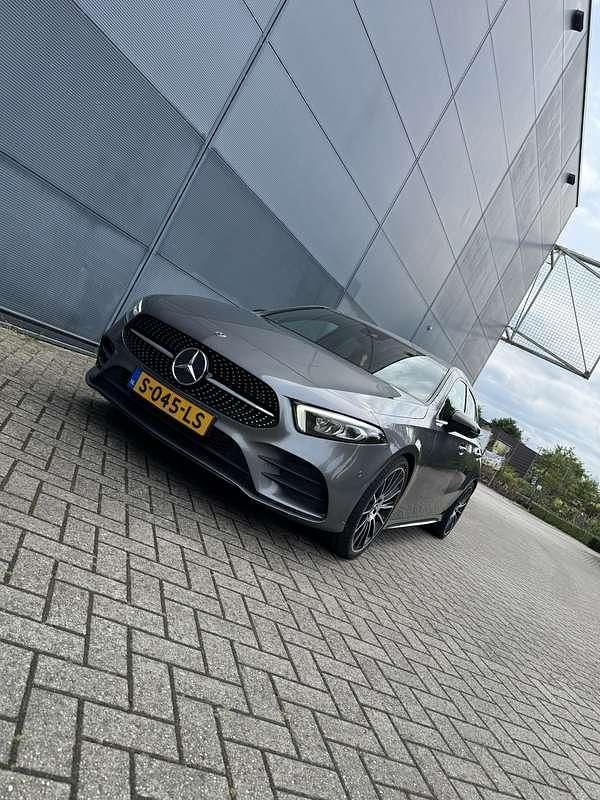 Grijs Gebruikt 2019 Mercedes 250 AMG line Stationwagen | € 26.000 (Eerlijke prijs) - Afbeelding 1/4