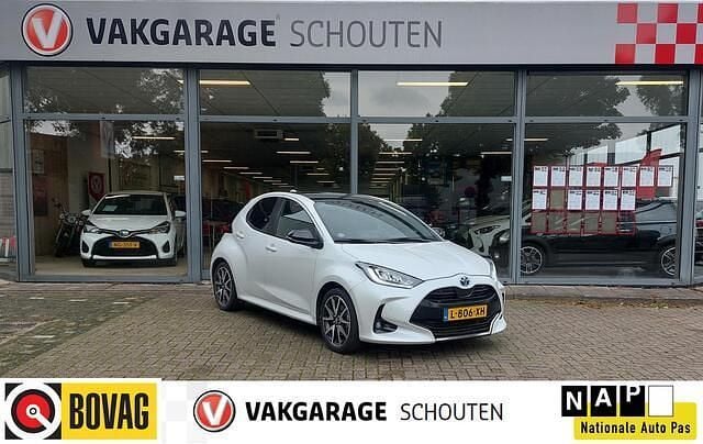 Wit Gebruikt 2021 Toyota Yaris Executive Hatchback | € 20.995 (Goede deal) - Afbeelding 1/4