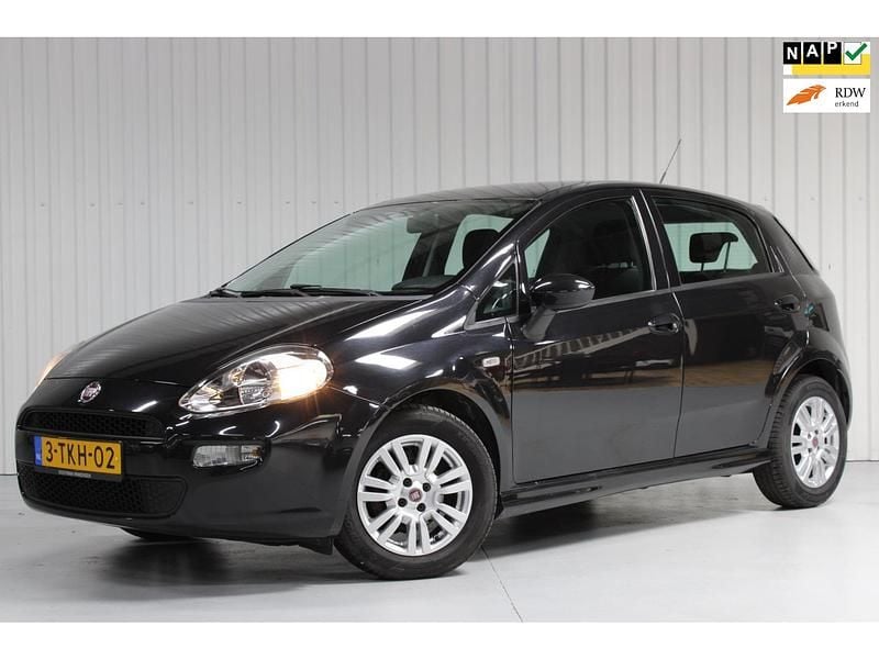 Zwart Gebruikt 2014 Fiat Punto Pop Hatchback | € 2.950 (Goede deal) - Afbeelding 1/4