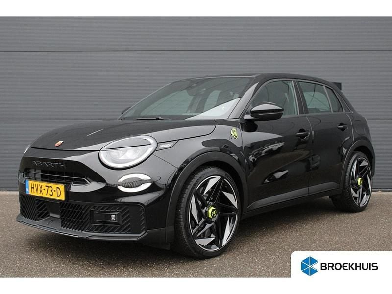 Zwart Occasion 2025 Abarth 600e Turismo SUV | € 35.900 (Goede deal) - Afbeelding 1/4