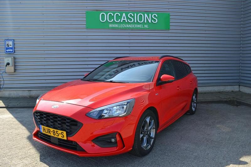 Rood Gebruikt 2021 Ford Focus ST-Line Stationwagen | € 21.900 (Eerlijke prijs) - Afbeelding 1/4