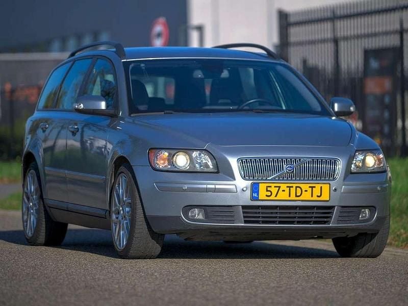 Zilver Occasion 2006 Volvo V50 Momentum Stationwagen | € 4.800 (Eerlijke prijs) - Afbeelding 1/4